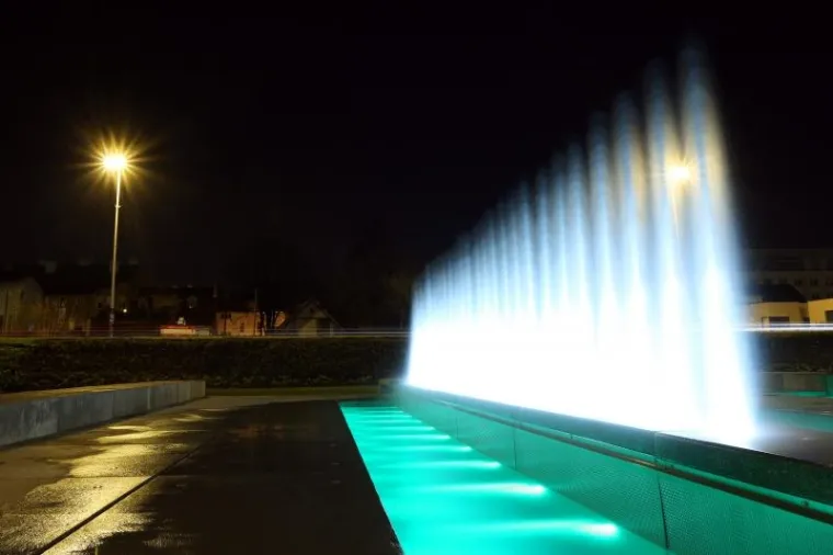 Rijeka, Zagreb i Pula, svaki grad na svoj način, uključili su se u obilježavanje nacionalnog praznika Irske, Dana svetoga Patrika.
U Rijeci je zelenom svjetlo&scaron;ću obasjana Trsatska gradina te dizalice na lukobranu riječke luke. Zagrebačke fontane, kao i Svjetleći divovi u pulskom brodogradili&scaron;tu Uljanik također sudjeluju u inicijativi Svjetskog ozelenjavanja.