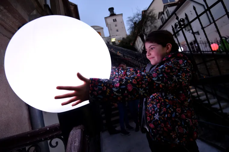 Jedinstveni svjetlosni spektakl u metropoli: Festival svjetla oživio Zagreb i najavio proljeće!