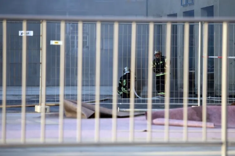 POŽAR NA ZAGREBAČKOM JARUNU: Dim iz garaže otežava posao