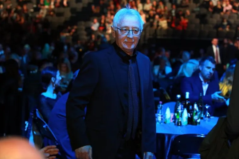 Na 24. dodjeli Porina trijumfirali su Oliver i Gibonni s albumom 'Familija'.