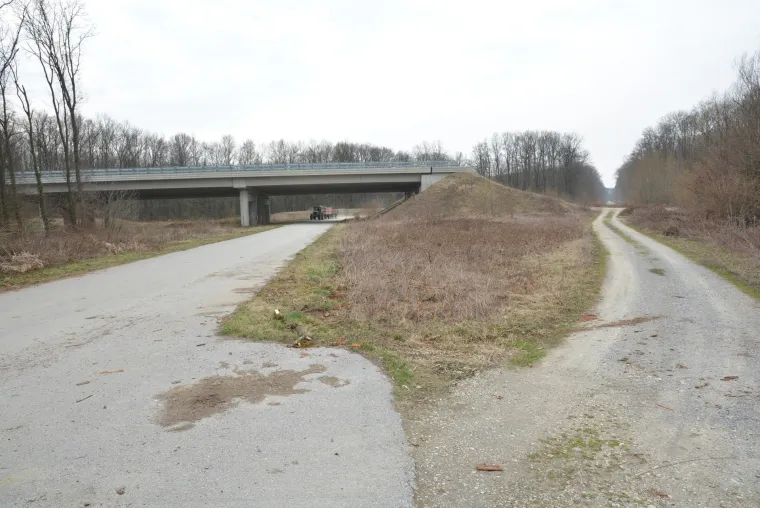 Nadvožnjak koji je prije 8 godina bio dio političke kampanje i dalje nema svrhe