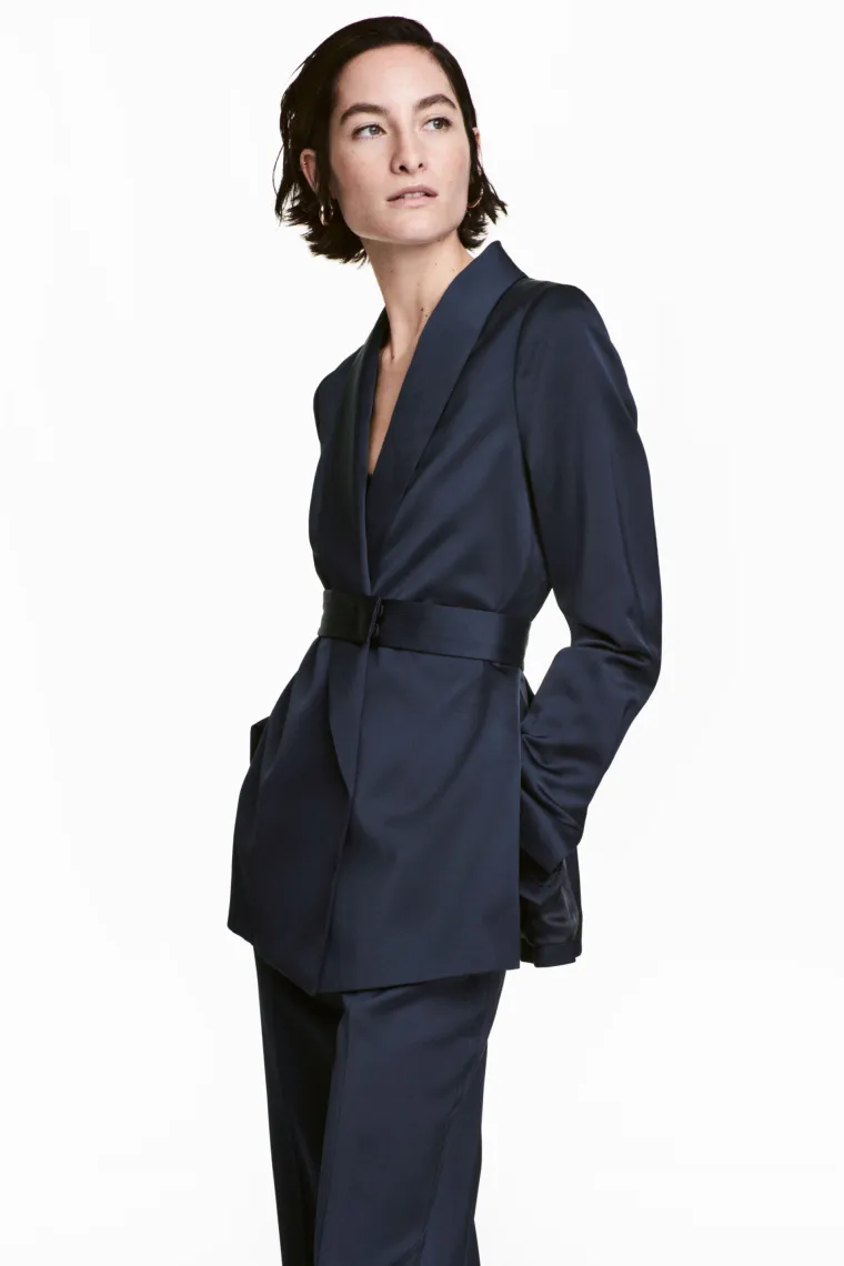 Tamno plava satenska jakna s remenom, H&amp;M, 295,00 kuna