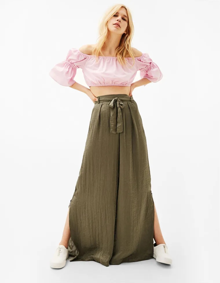 &Scaron;iroke hlače s remenom, Bershka, 169,90 kuna