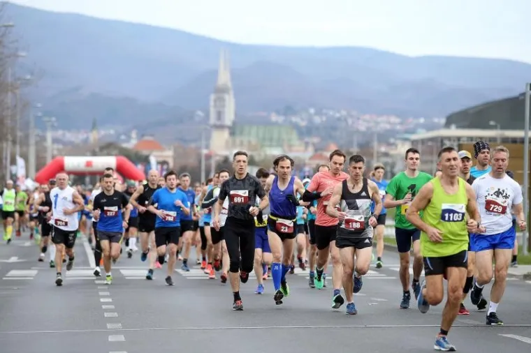 Proljetni polumaraton VIP Zagreb21 startao ispred Nacionalne sveučili&scaron;ne knjižnice