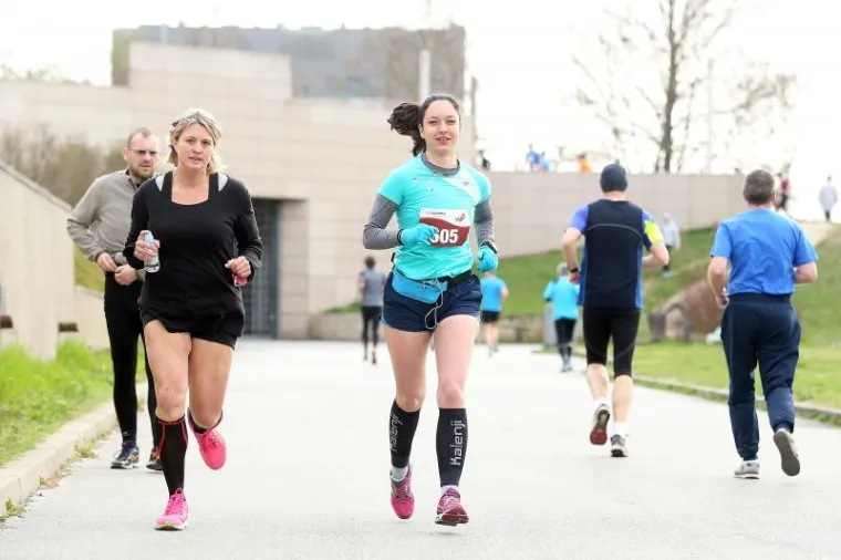 Proljetni polumaraton VIP Zagreb21 startao ispred Nacionalne sveučili&scaron;ne knjižnice