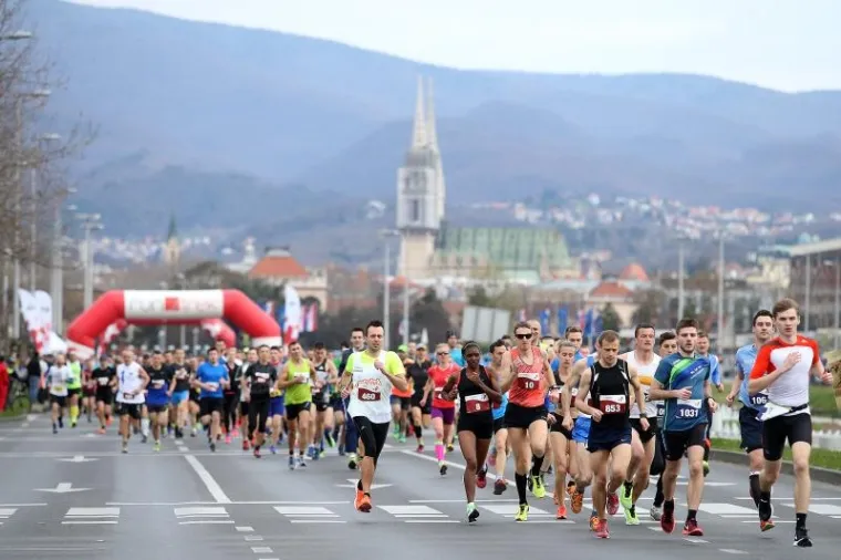 Proljetni polumaraton VIP Zagreb21 startao ispred Nacionalne sveučili&scaron;ne knjižnice