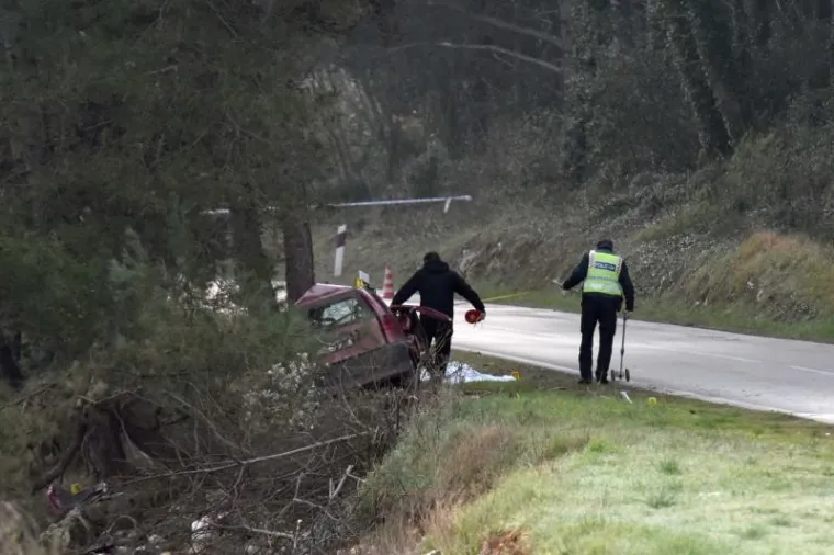 TRAGEDIJA U ISTRI: Izgubio nadzor i zabio se u stablo