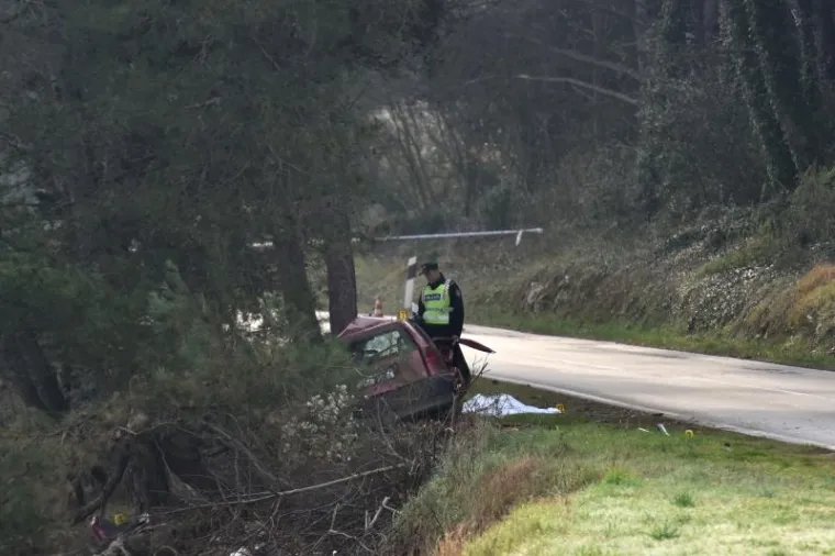 TRAGEDIJA U ISTRI: Izgubio nadzor i zabio se u stablo