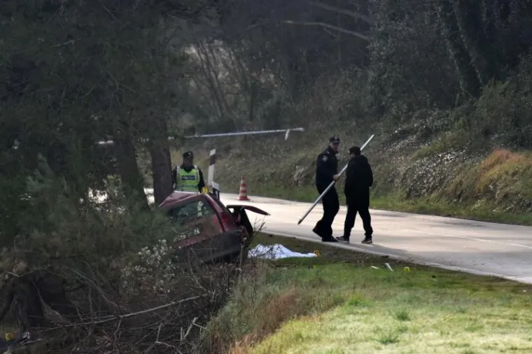 TRAGEDIJA U ISTRI: Izgubio nadzor i zabio se u stablo