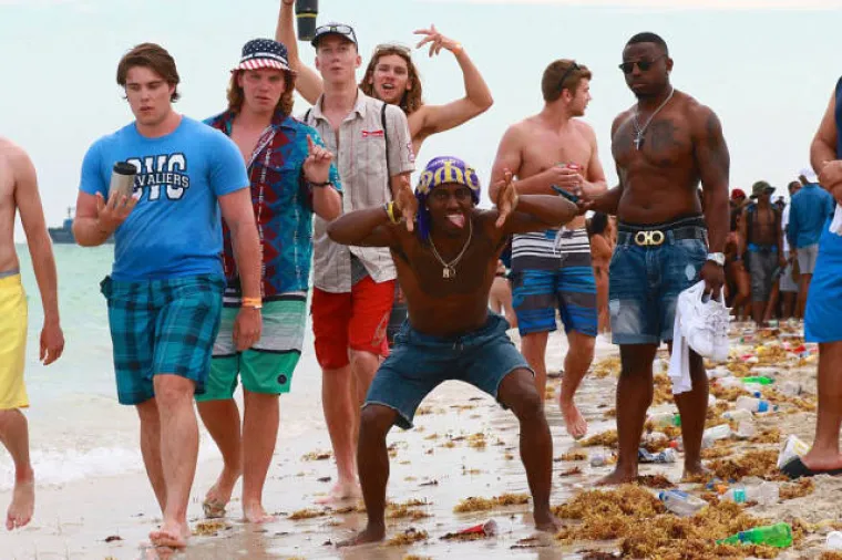 UNEREDILI SEBE I SVE OKO SEBE: Američki studenti oti&scaron;li na ferje i napravili čisti kaos