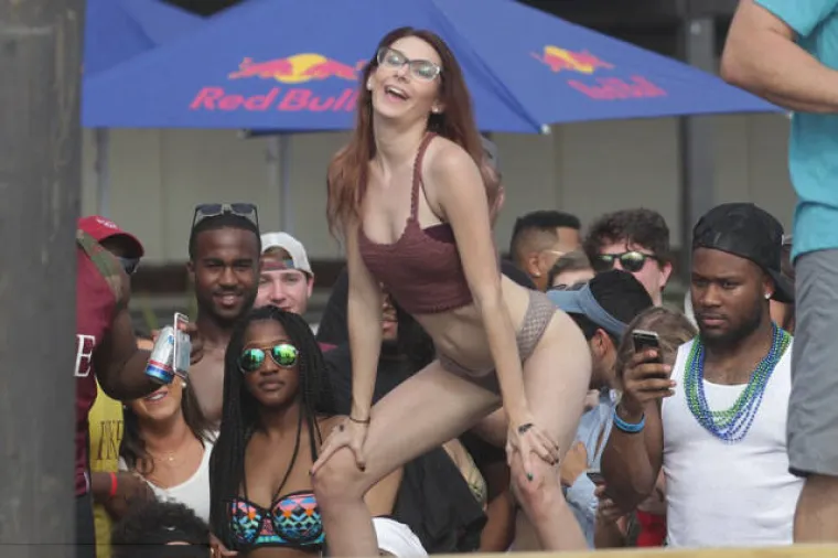 UNEREDILI SEBE I SVE OKO SEBE: Američki studenti oti&scaron;li na ferje i napravili čisti kaos