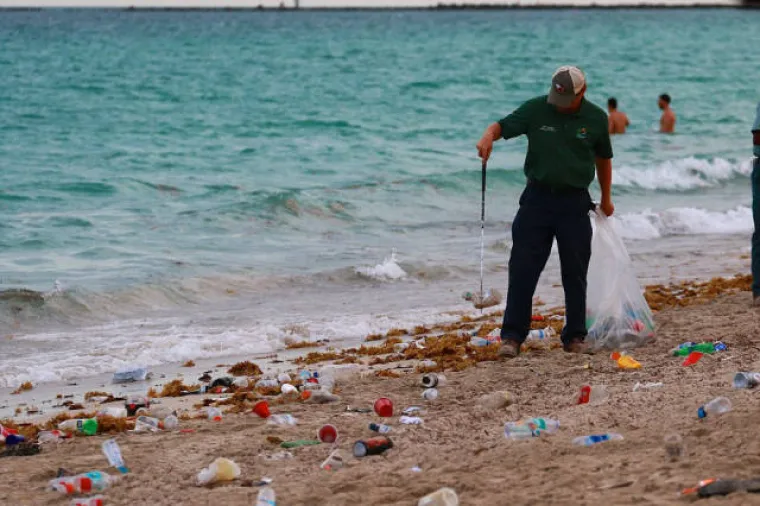 UNEREDILI SEBE I SVE OKO SEBE: Američki studenti oti&scaron;li na ferje i napravili čisti kaos