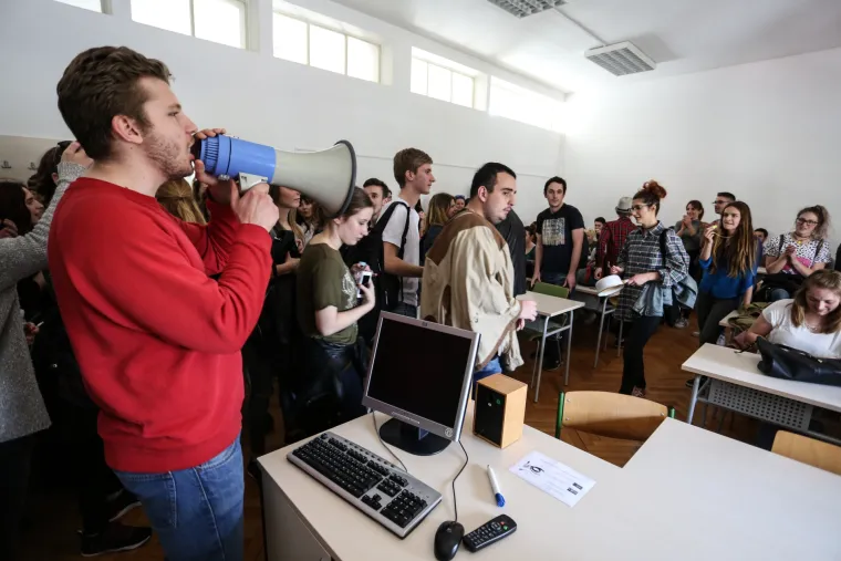 Studenti Hrvatskih studija zbog ukidanja upisne kvote za Studij filozofije pokrenuli blokadu nastave