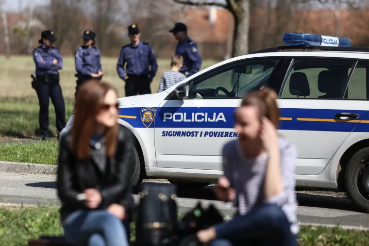 Studenti Hrvatskih studija zbog ukidanja upisne kvote za Studij filozofije pokrenuli blokadu nastave