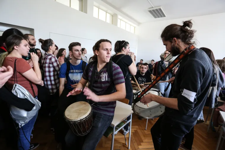 Studenti Hrvatskih studija zbog ukidanja upisne kvote za Studij filozofije pokrenuli blokadu nastave