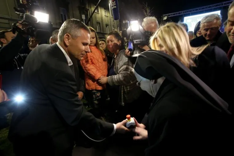 VELIKO OTVORENJE U ZAGREBU: Pogledajte kako je zablistao novouređeni Britanski trg