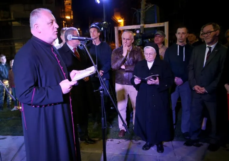 VELIKO OTVORENJE U ZAGREBU: Pogledajte kako je zablistao novouređeni Britanski trg