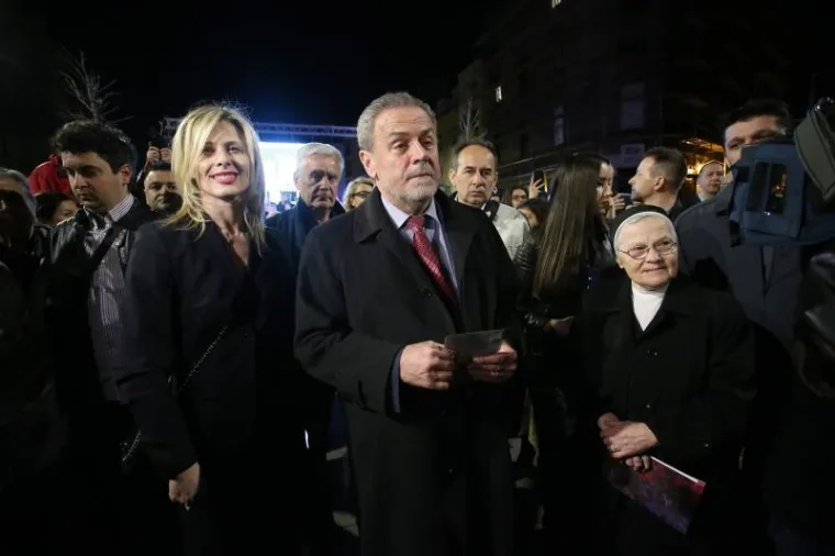 VELIKO OTVORENJE U ZAGREBU: Pogledajte kako je zablistao novouređeni Britanski trg