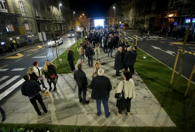VELIKO OTVORENJE U ZAGREBU: Pogledajte kako je zablistao novouređeni Britanski trg