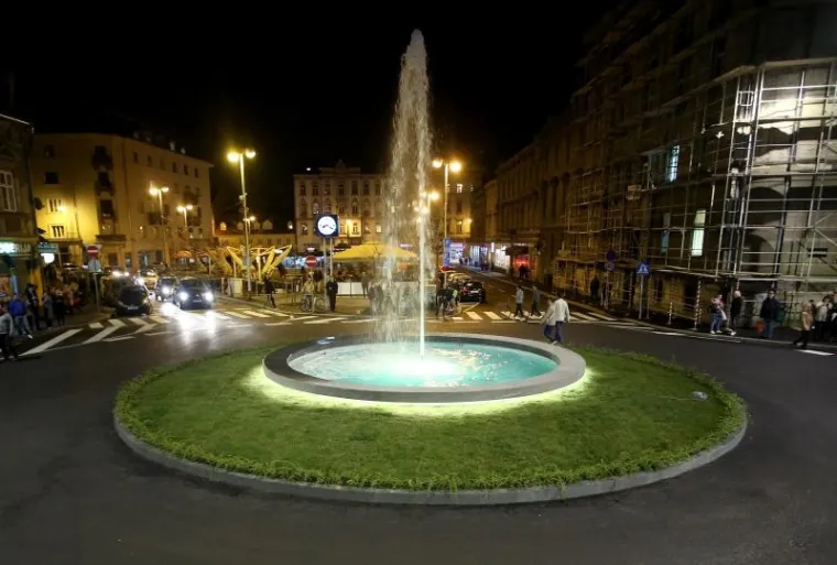 Ovo je fontana o kojoj se dosta pričalo posljednjih dana, jer se oko nje ponovno kopalo zbog problema s autobusima