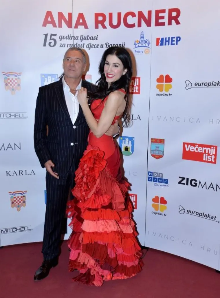 KOLINDA JE SAMO SJEDILA I UŽIVALA: Pogledajte kako je bilo na koncertu na kojem predsjednica nije dotrčala na pozornicu