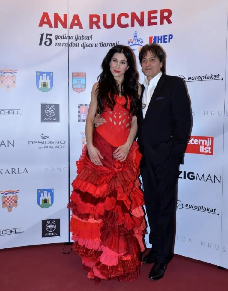 KOLINDA JE SAMO SJEDILA I UŽIVALA: Pogledajte kako je bilo na koncertu na kojem predsjednica nije dotrčala na pozornicu