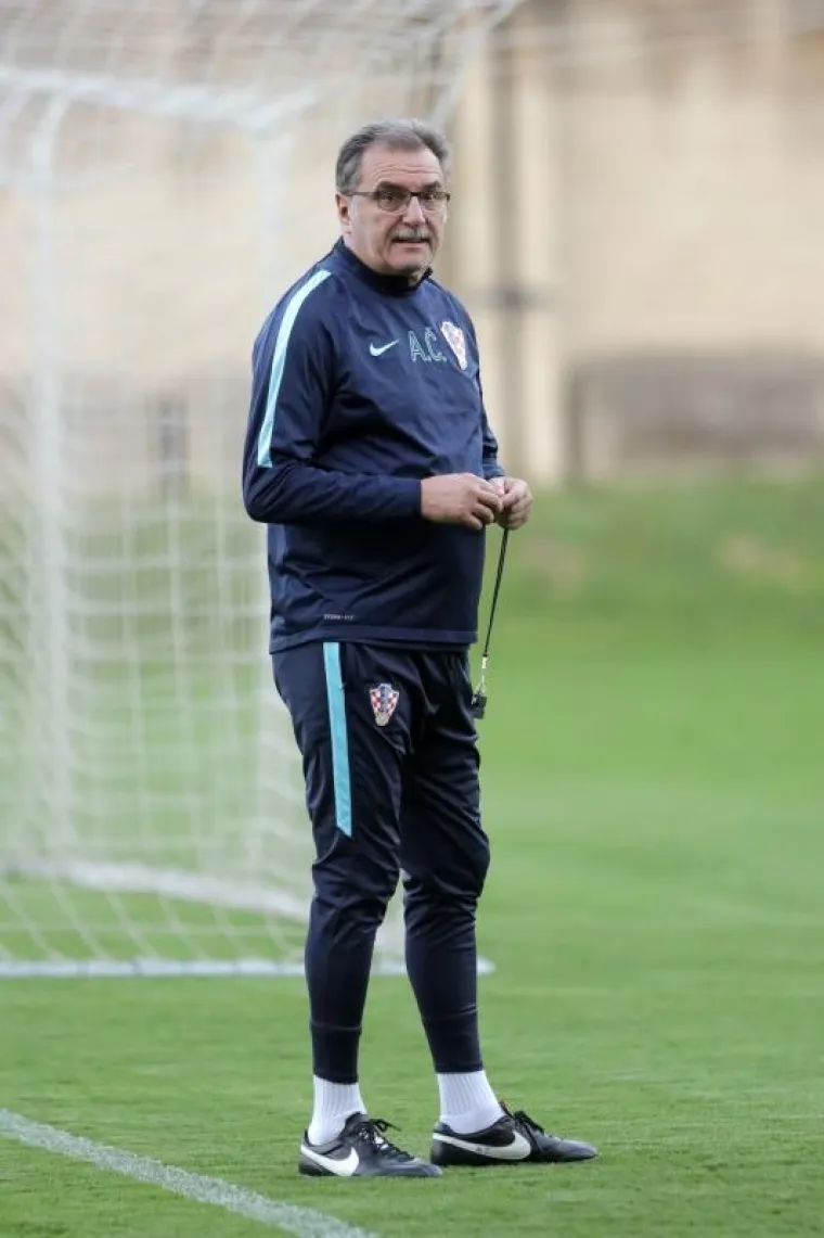 NAVIJAČI 'ZASKOČILI' MODRIĆA I SUIGRAČE: Vatreni dijelili autograme i odradili prvi trening