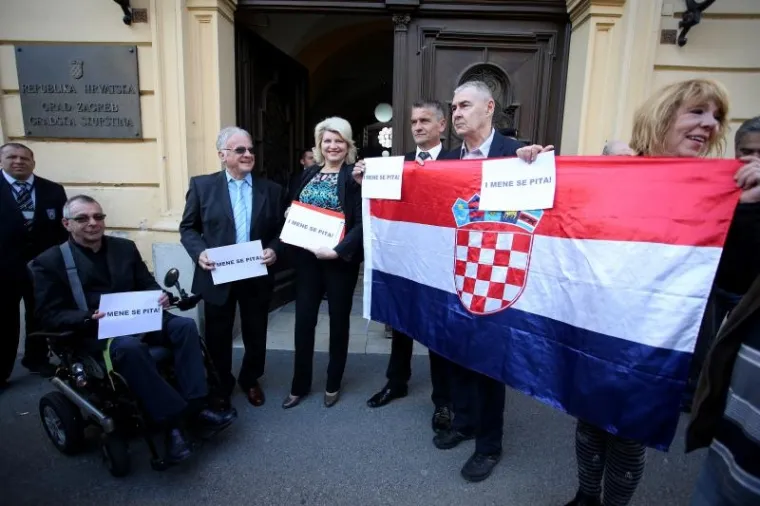 Inicijativa 'I mene se pita' održala mirni prosvjed protiv prijedloga gradonačelnika