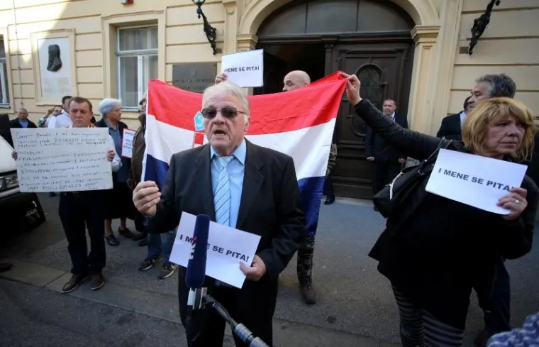 Inicijativa 'I mene se pita' održala mirni prosvjed protiv prijedloga gradonačelnika