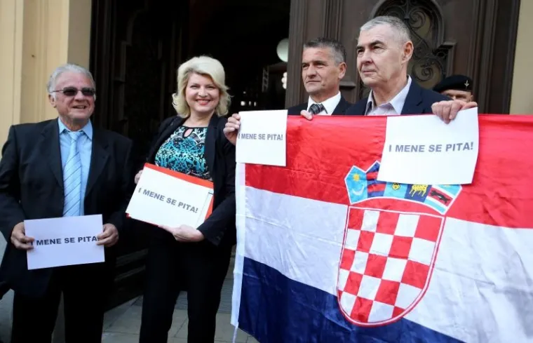 Inicijativa 'I mene se pita' održala mirni prosvjed protiv prijedloga gradonačelnika