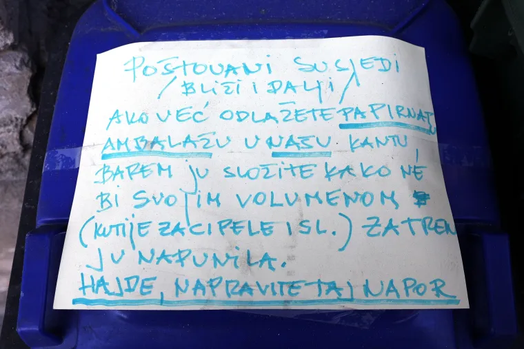 Stanari Radićeve na kanti za smeće ostavili poruku susjedima