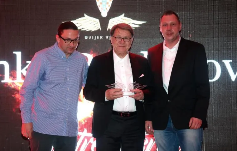 OD ĆORIĆA PREKO ĆORLUKE DO &Scaron;PACE: Ovako su 'Uvijek vjerni' nagradili Vatrene