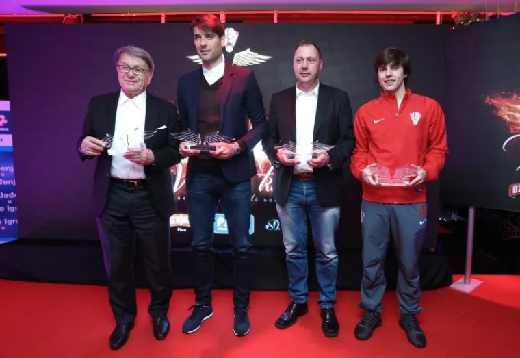 OD ĆORIĆA PREKO ĆORLUKE DO &Scaron;PACE: Ovako su 'Uvijek vjerni' nagradili Vatrene