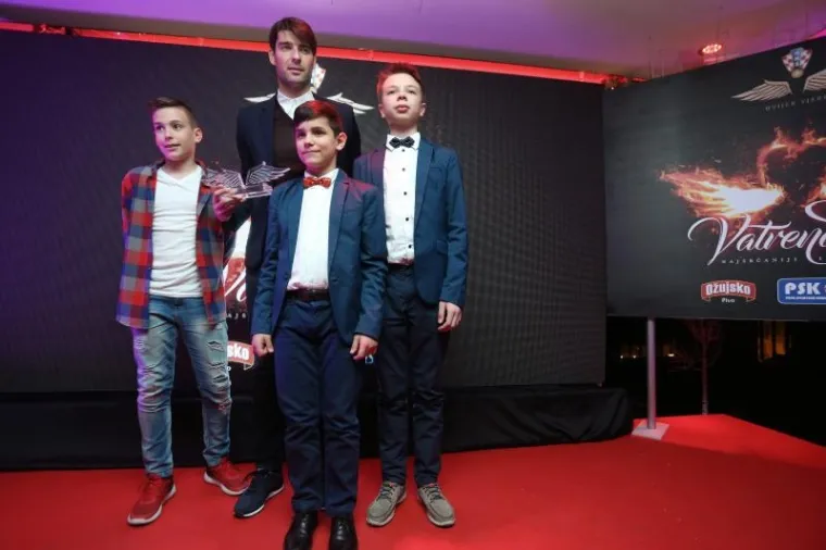 OD ĆORIĆA PREKO ĆORLUKE DO &Scaron;PACE: Ovako su 'Uvijek vjerni' nagradili Vatrene