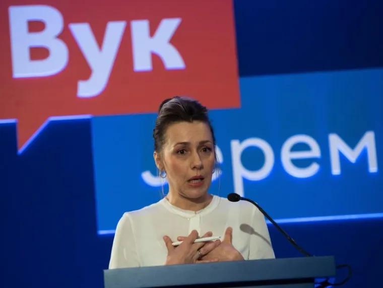 SUZE SUPRUGE PREDSJEDNIČKOG KANDIDATA: Nataša Jeremić se nakon teških optužbi slomila pred novinarima