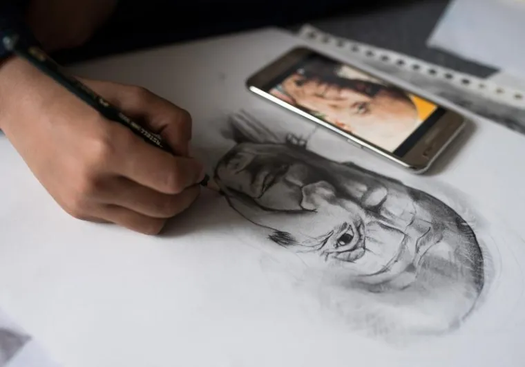 UPOZNAJTE FARHADA, DJEČAKA KOJEG ZOVU 'MALI PICASSO': Mjesecima je zaglavljen u Srbiji, a za to vrijeme olovkom izvodi čaroliju