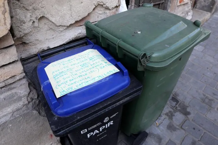 'POŠTOVANI SUSJEDI...': Stanari zagrebačke Radićeve ulice na kanti za smeće ostavili ljutitu poruku