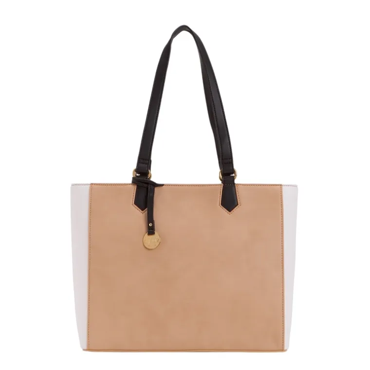 Stiže još jedna Carpisa kolekcija s potpisom sestara Cruz: Upečatljiv stilski potpis Penélope i Monice savršeno odgovara svježini i energiji proljetnih dana