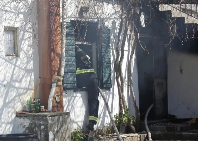 POŽAR U OBITELJSKOJ KUĆI: Jedna osoba smrtno stradala u zaseoku Bušci