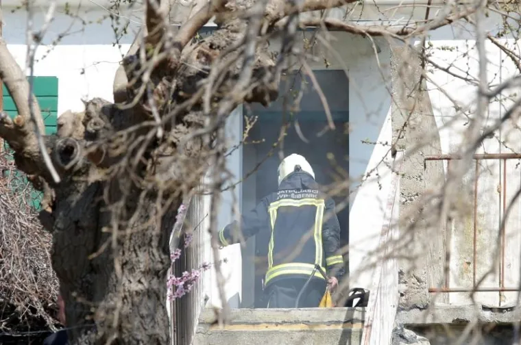 POŽAR U OBITELJSKOJ KUĆI: Jedna osoba smrtno stradala u zaseoku Bušci