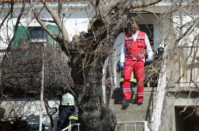 POŽAR U OBITELJSKOJ KUĆI: Jedna osoba smrtno stradala u zaseoku Bušci