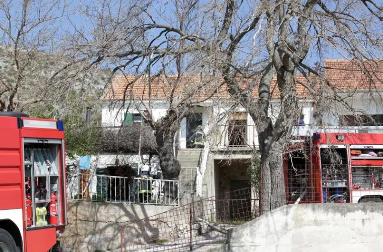 Obiteljska kuća u zaseoku Bu&scaron;ci u kojoj je izbio požar.