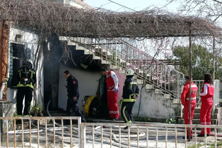 U požaru u obiteljskoj kući jedna je osoba smrtno stradala.