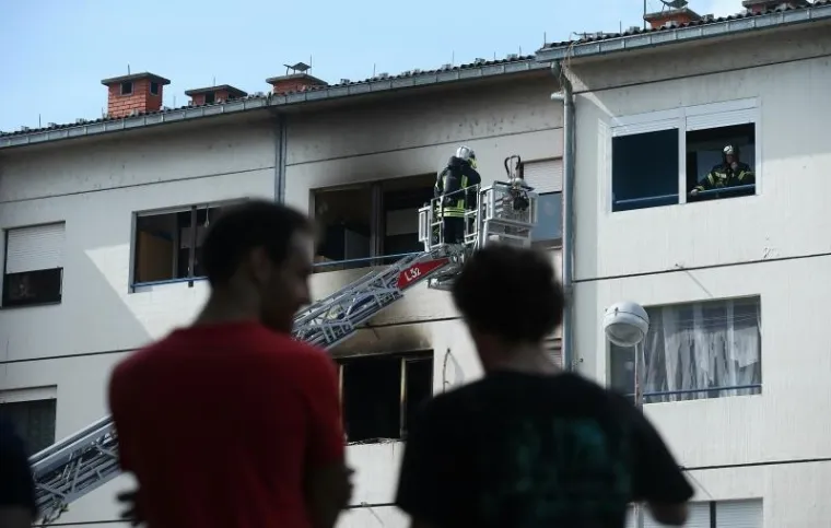 U požaru stana na Jarunu nema ozlijeđenih, vatrogasci spasili i pse