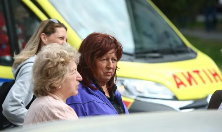 Požar u stanu na zagrebačkim Gredicama, vatrogasci spasili ženu i pse