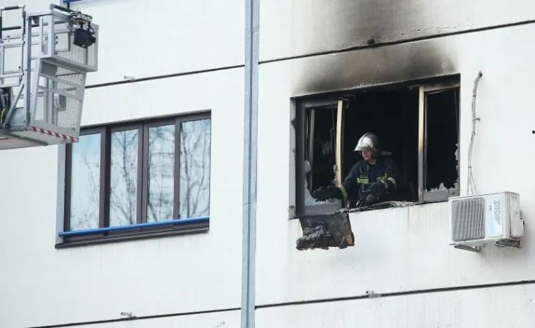 Požar u stanu na zagrebačkim Gredicama, vatrogasci spasili ženu i pse
