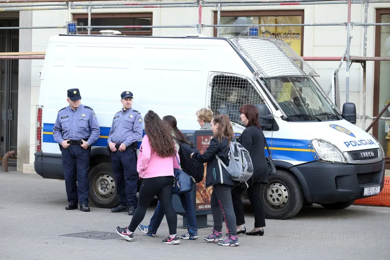 Zagreb: Policija na gradskim ulicama uoči utakmice Hrvatska - Ukrajina