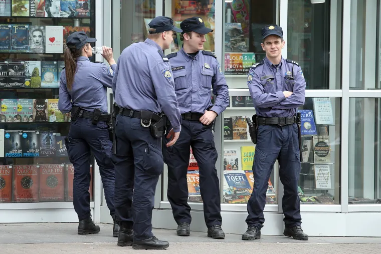 Zagreb: Policija na gradskim ulicama uoči utakmice Hrvatska - Ukrajina