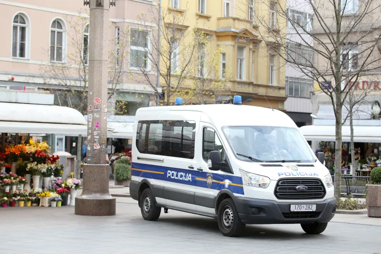 Zagreb: Policija na gradskim ulicama uoči utakmice Hrvatska - Ukrajina