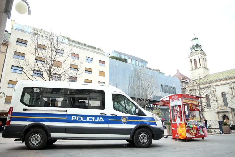 Zagreb: Policija na gradskim ulicama uoči utakmice Hrvatska - Ukrajina